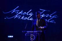 11. 4. 2016, Ljubljana – Predsednik Pahor kot astni pokrovitelj otvoril razstavo "Nikola Tesla – lovek prihodnosti" (STA/Neboja Teji)